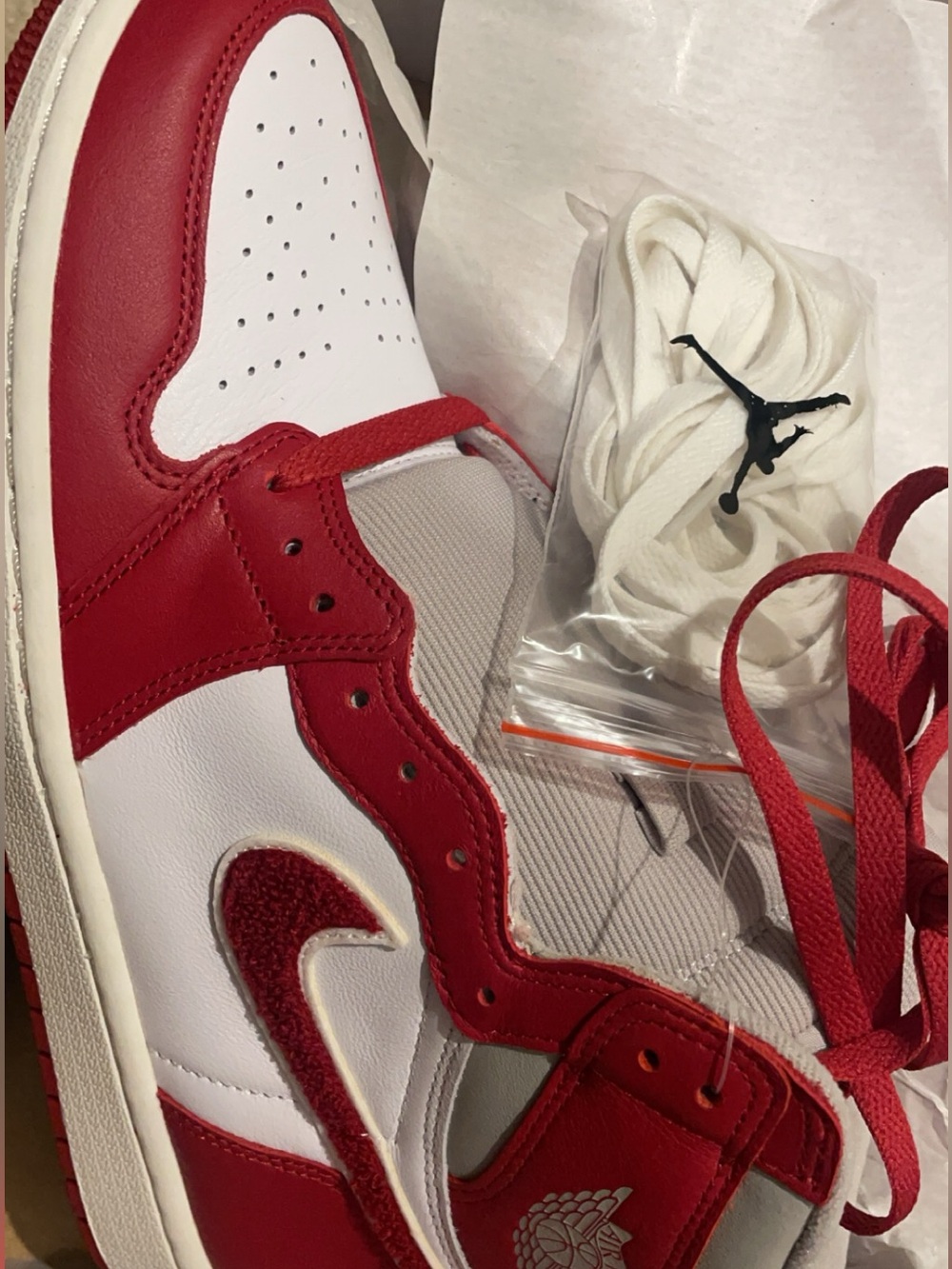 Jordan 1 Retro High OG
Varsity Red